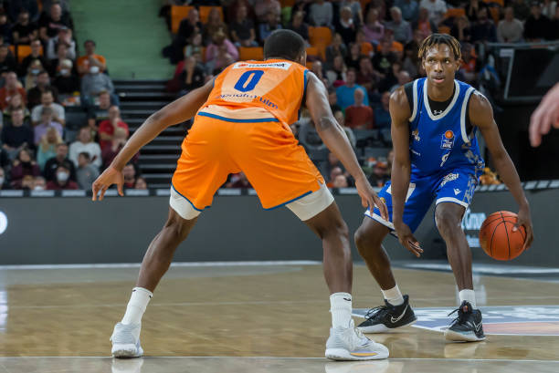 态的球迷提 态的球迷提